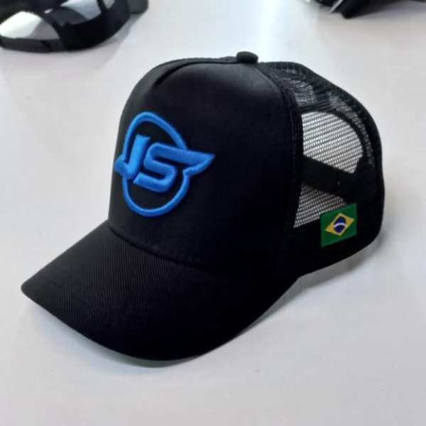 Boné preto com logo azul